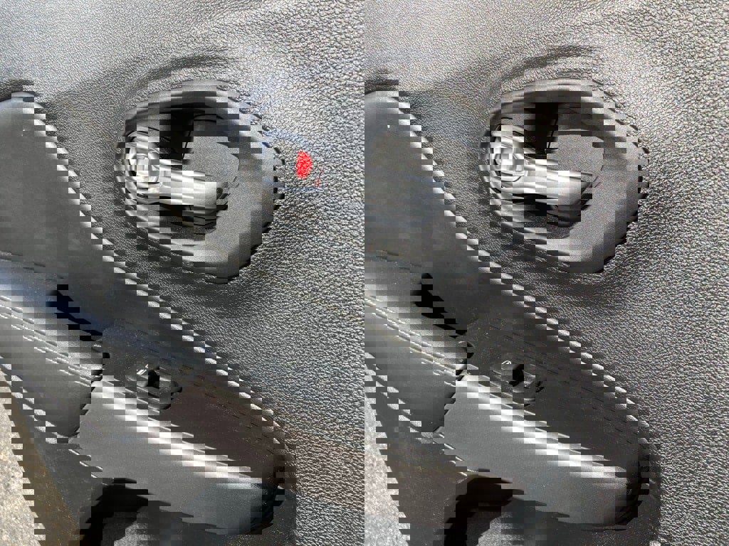 Used 2021 Jeep Cherokee Latitude image 12