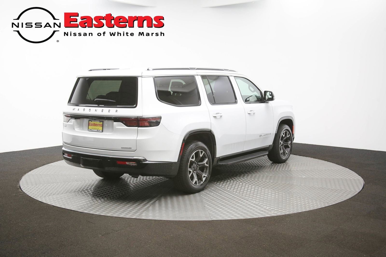 Used 2023 Jeep Wagoneer Series III w/ Preferred Equipment Group image 39