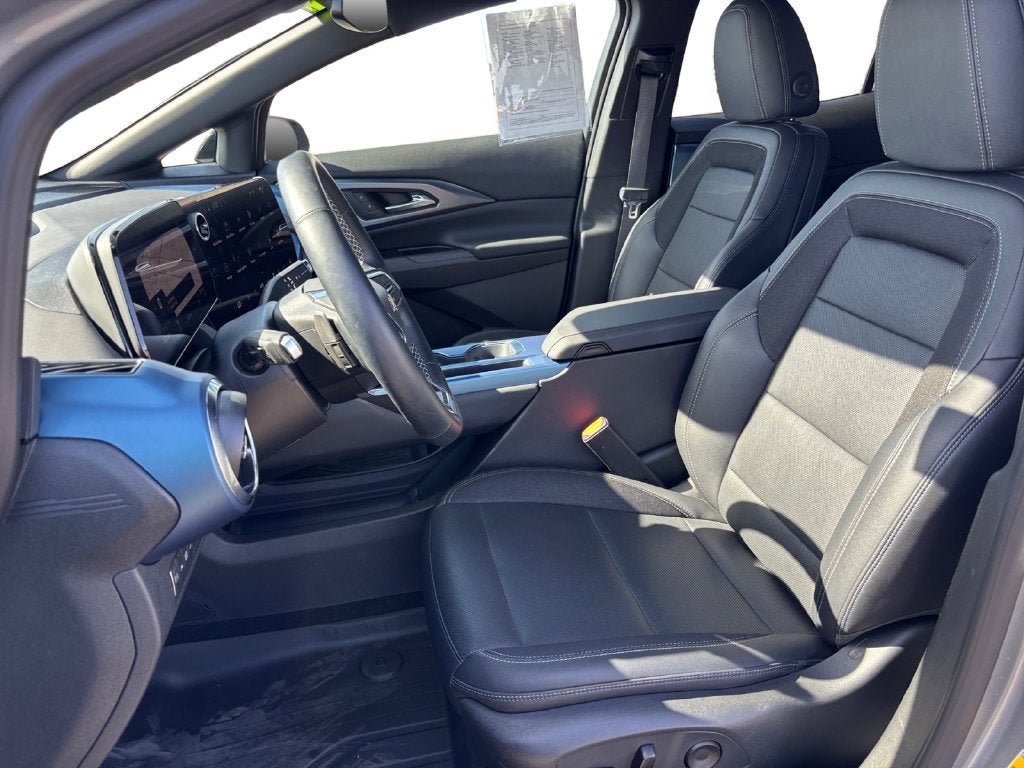Certified 2024 Chevrolet Equinox EV LT w/ LPO, Blackout Package AWD/4WD image 10