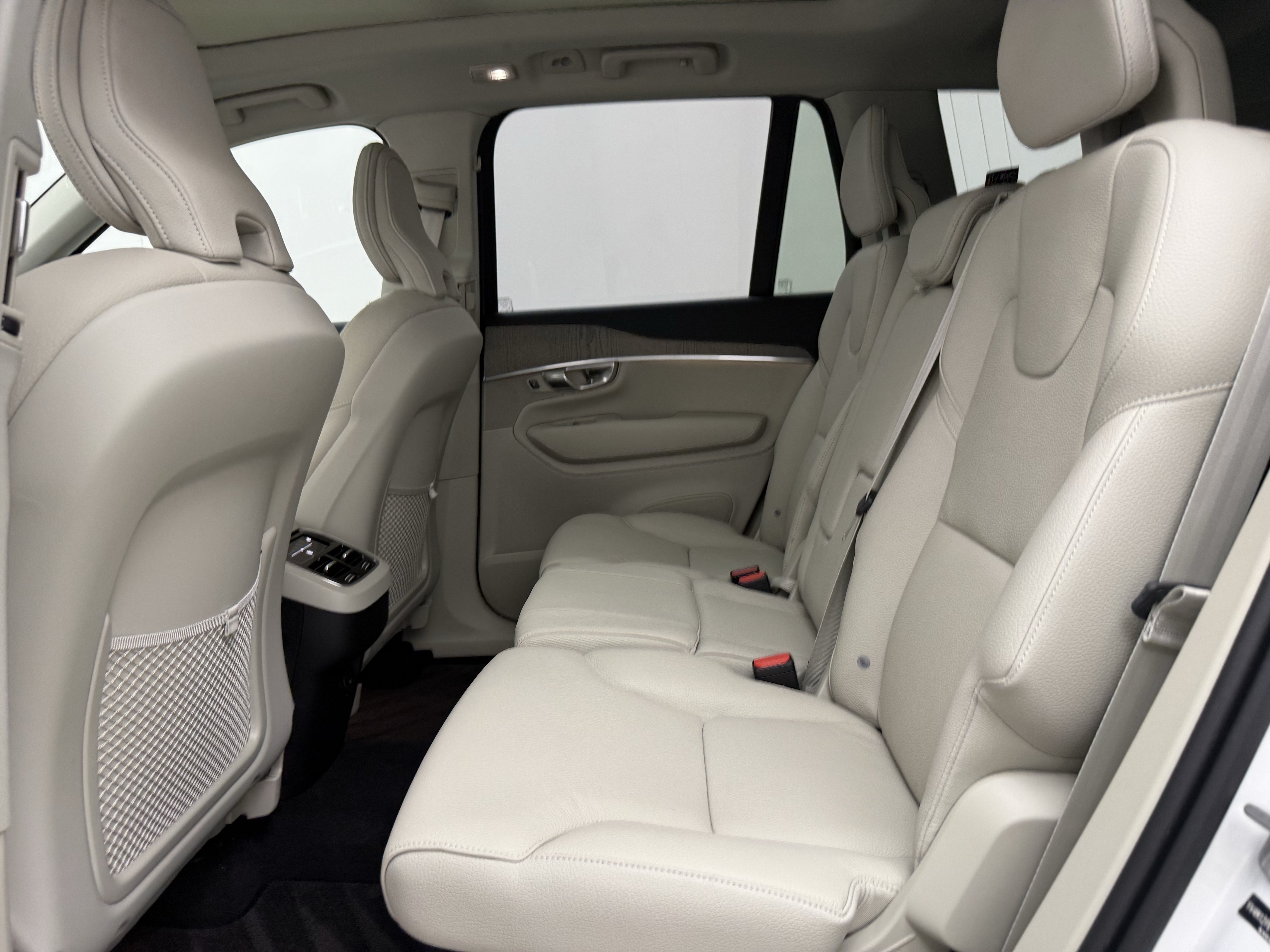 Certified 2025 Volvo XC90 B5 Plus w/ Protection Package Premier AWD/4WD image 24