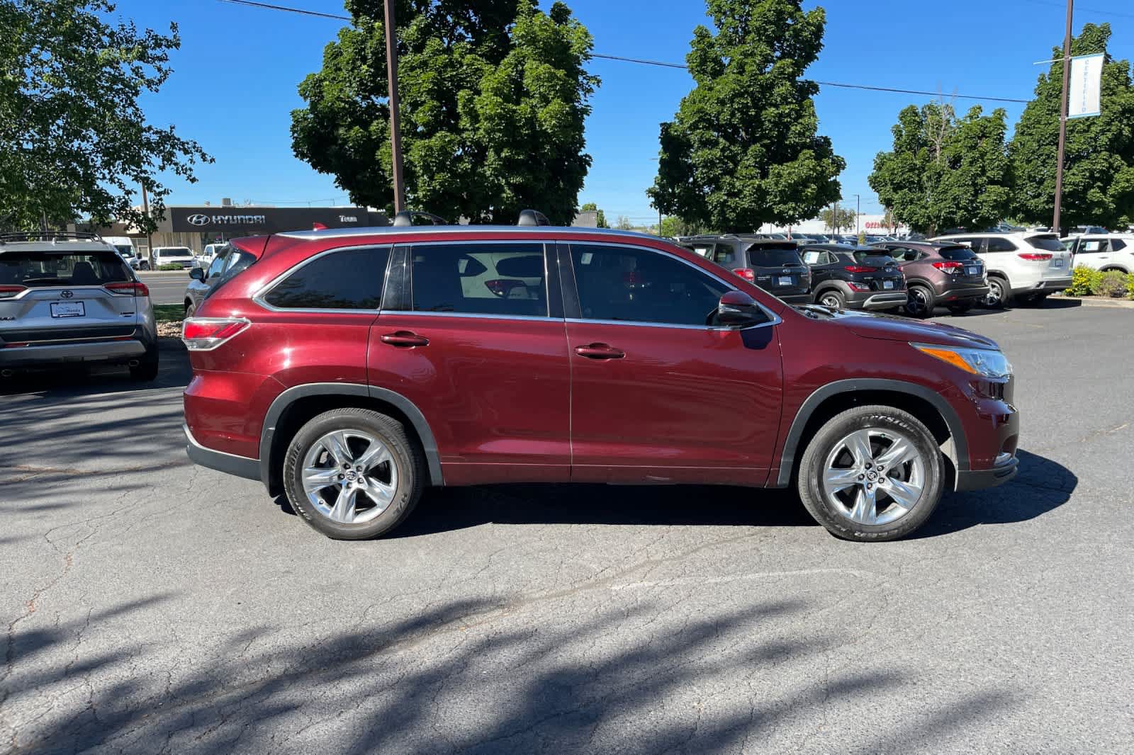 Used 2016 Toyota Highlander Limited w/ Driver Technology Package AWD/4WD image 6