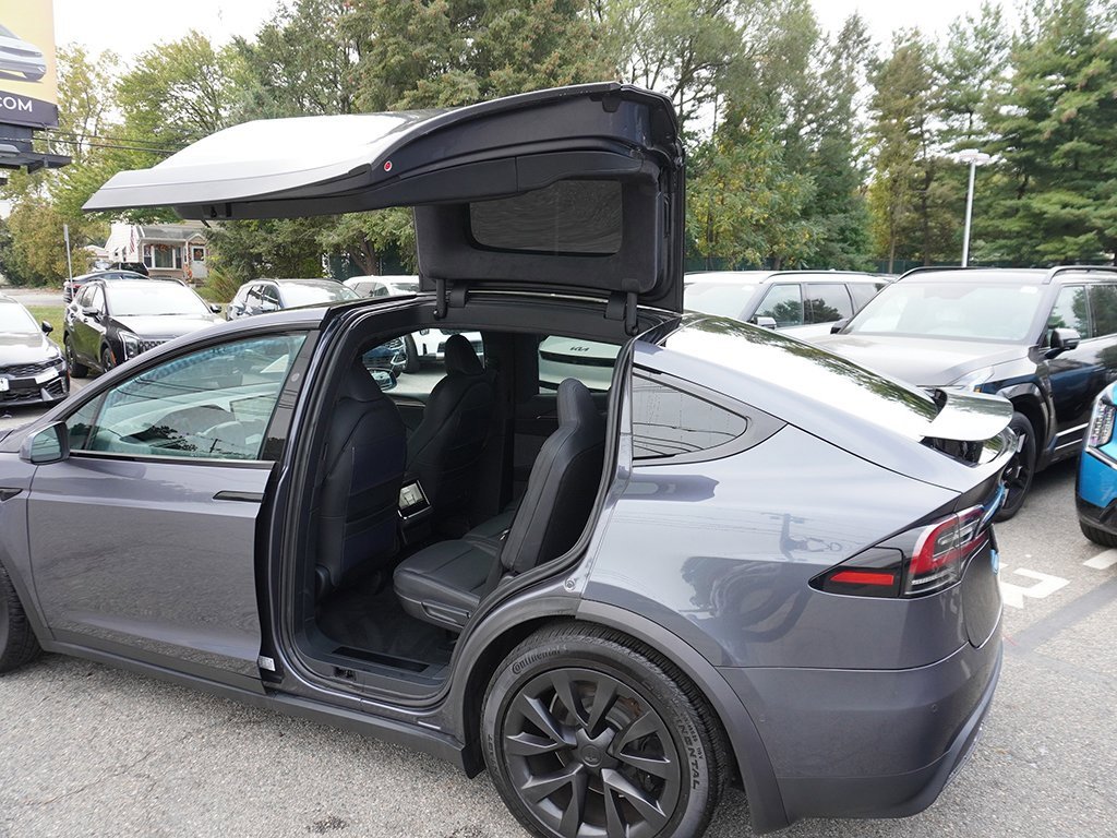 Used 2022 Tesla Model X image 32