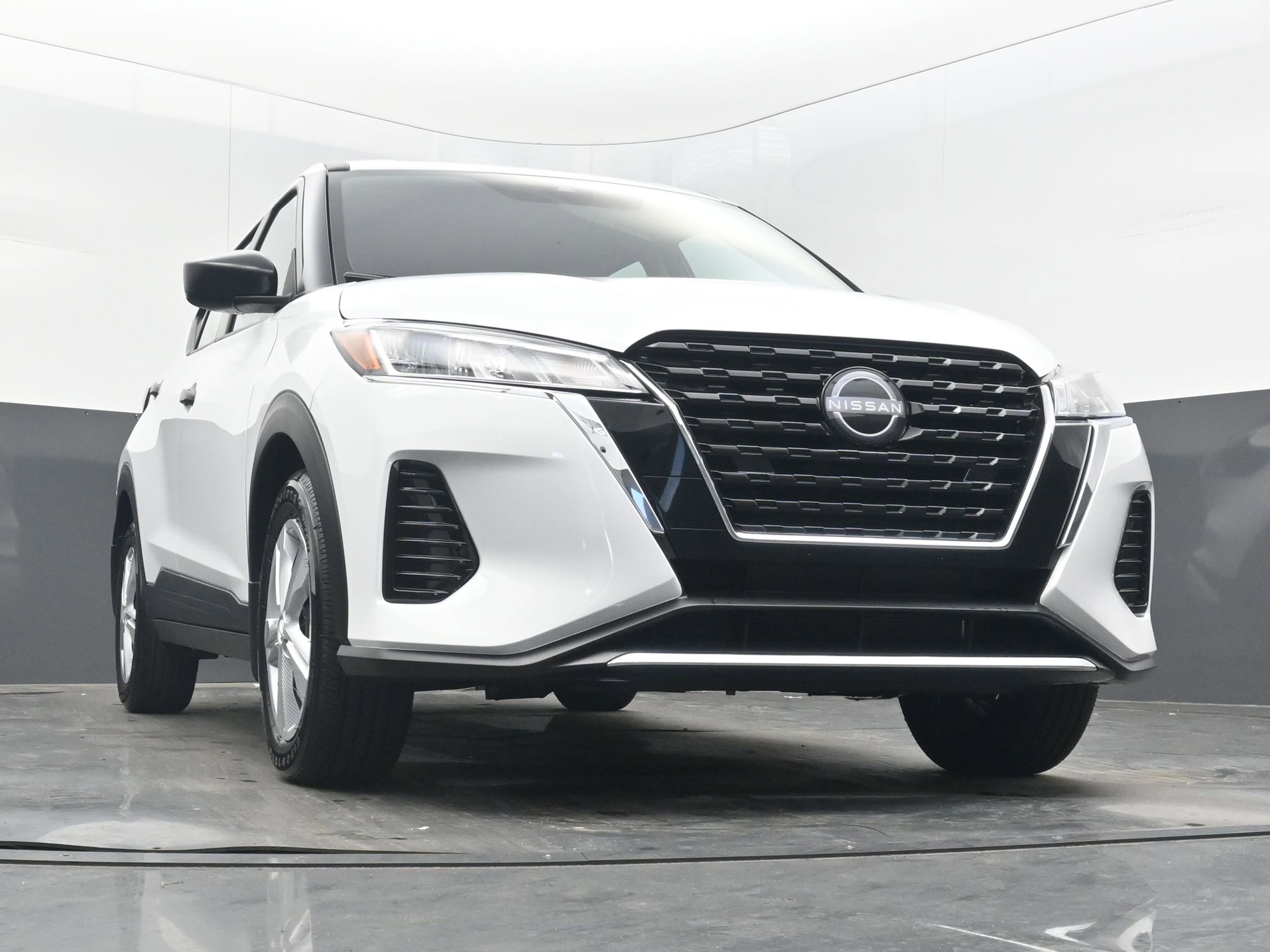 Certified 2025 Nissan Kicks Play S image 22