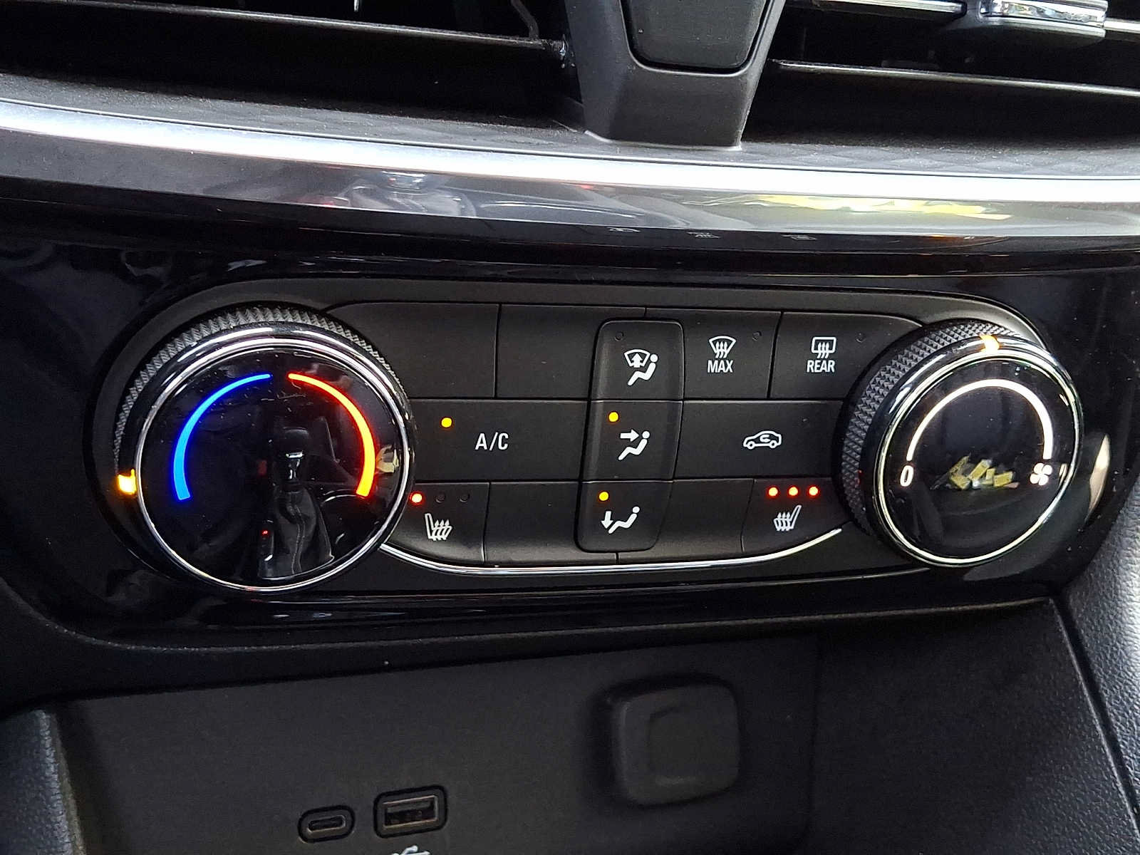 Used 2024 Buick Encore GX Sport Touring w/ Comfort Package FWD image 16