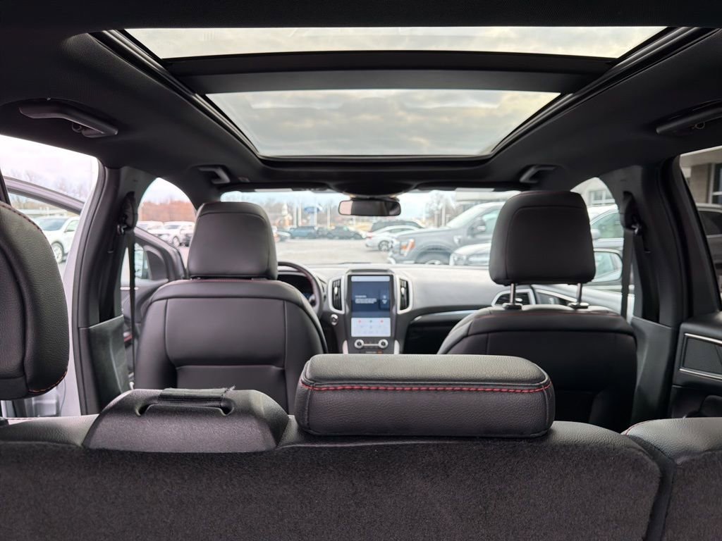 Used 2022 Ford Edge ST-Line w/ Class II Trailer Tow Package image 13