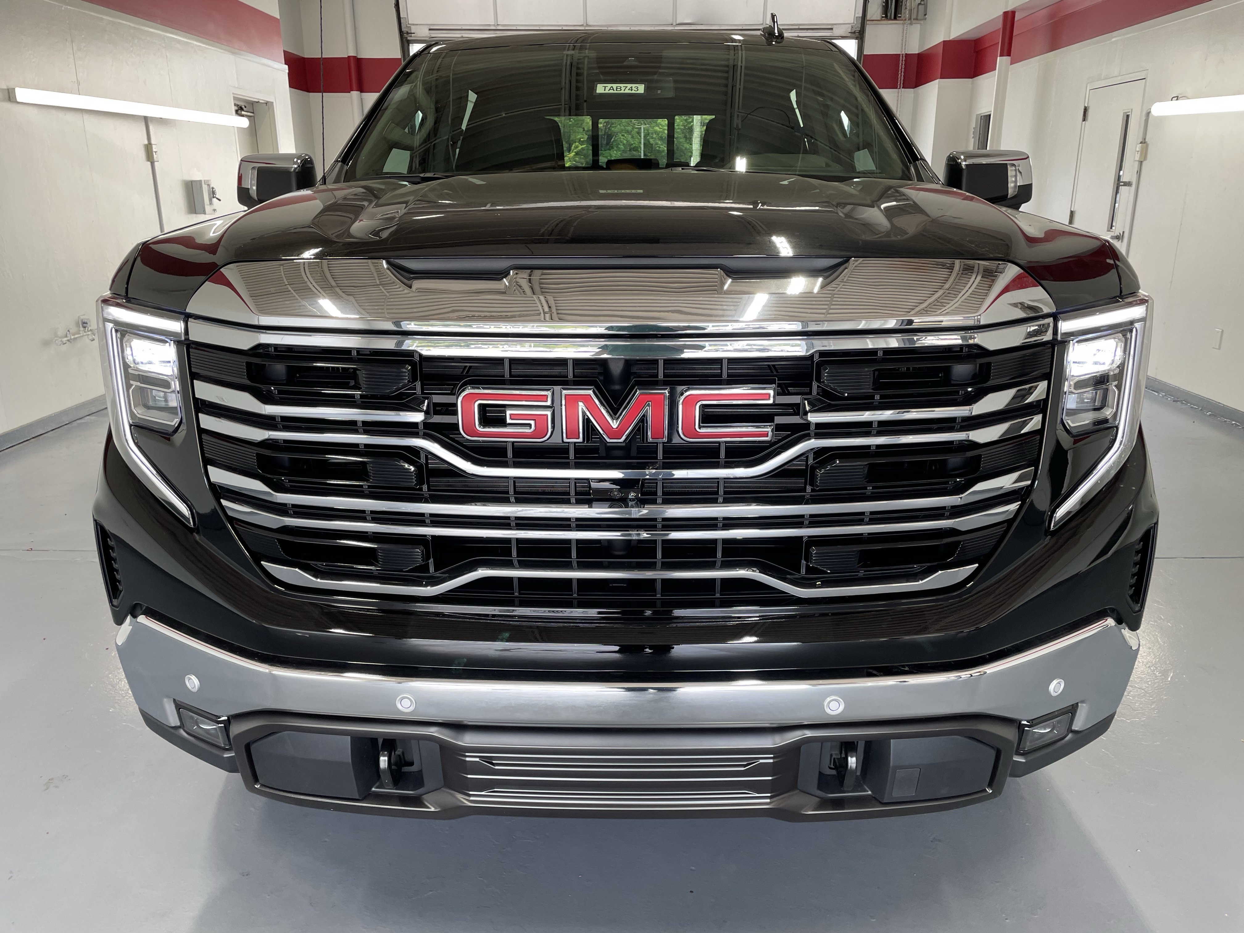 New 2026 GMC Sierra 1500 SLT w/ SLT Premium Plus Package AWD/4WD image 2
