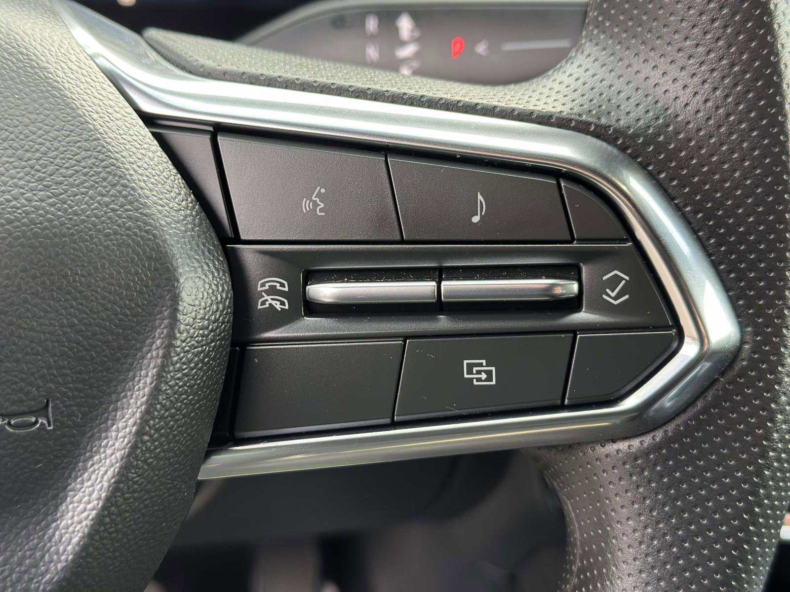 Used 2025 Chevrolet Equinox EV LT image 15