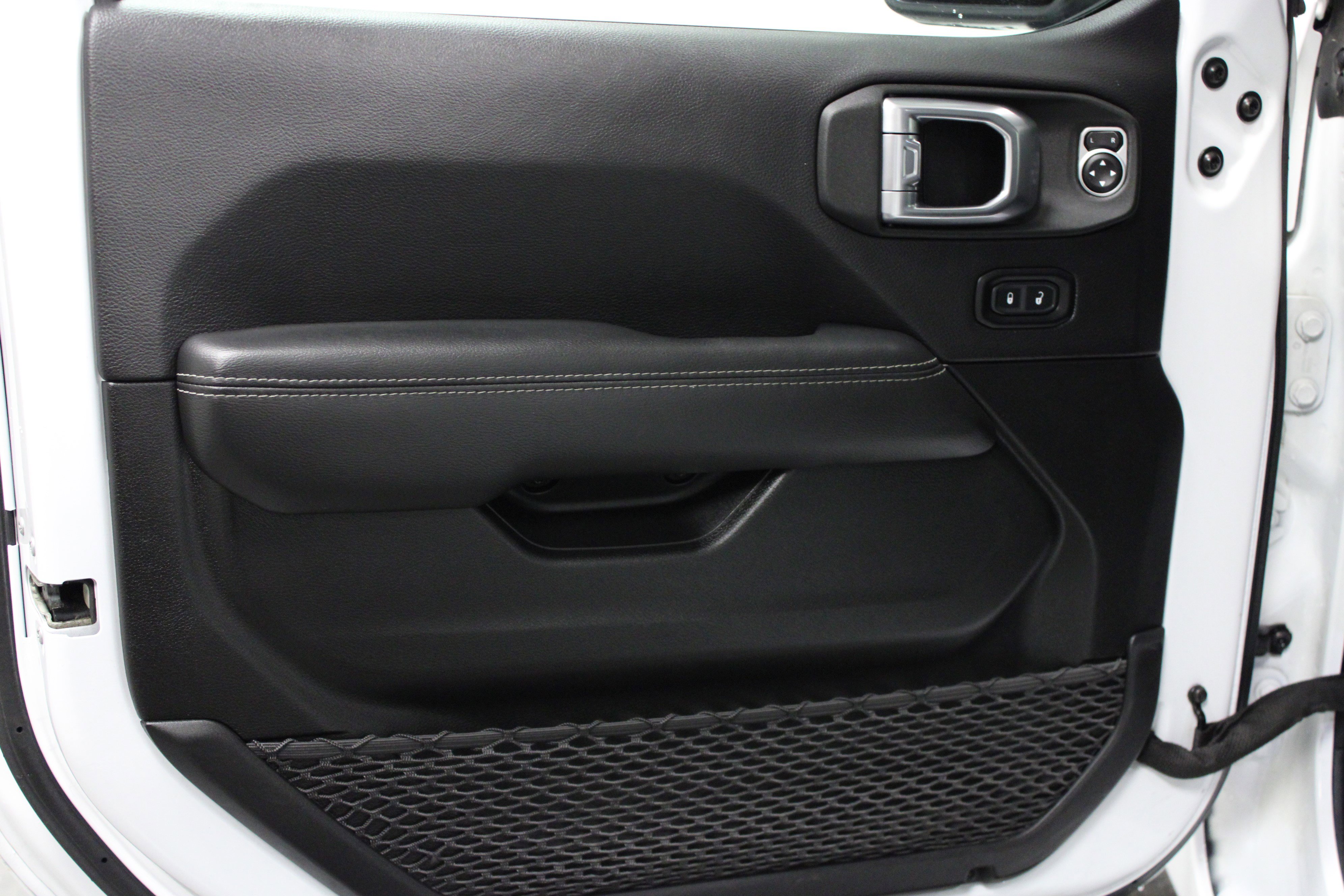 Used 2023 Jeep Wrangler Sahara AWD/4WD image 11