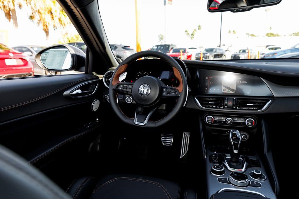 New 2025 Alfa Romeo Giulia AWD w/ Driving Assist Package image 33