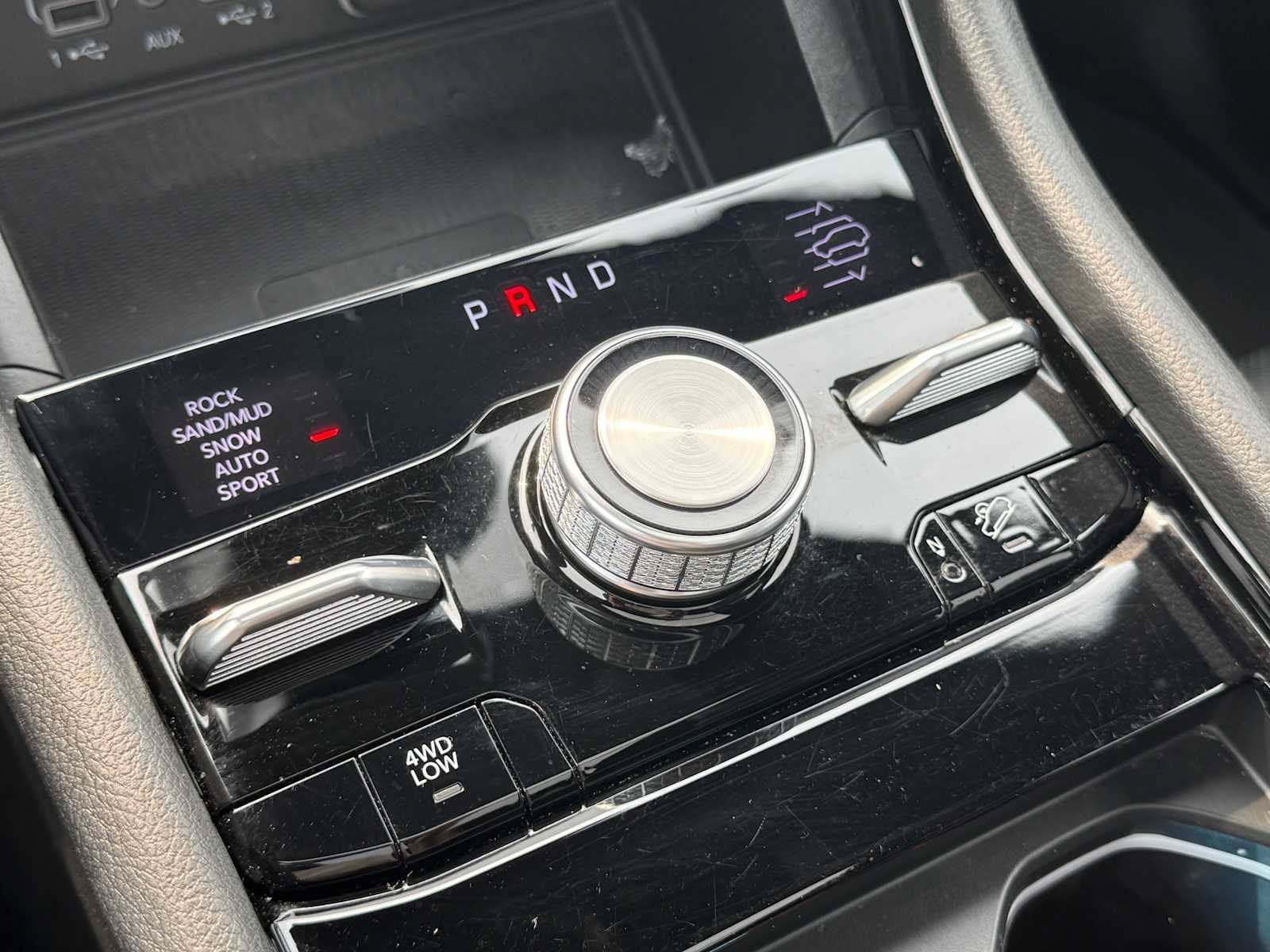 Used 2024 Jeep Grand Cherokee L Overland w/ Luxury Tech Group IV AWD/4WD image 32