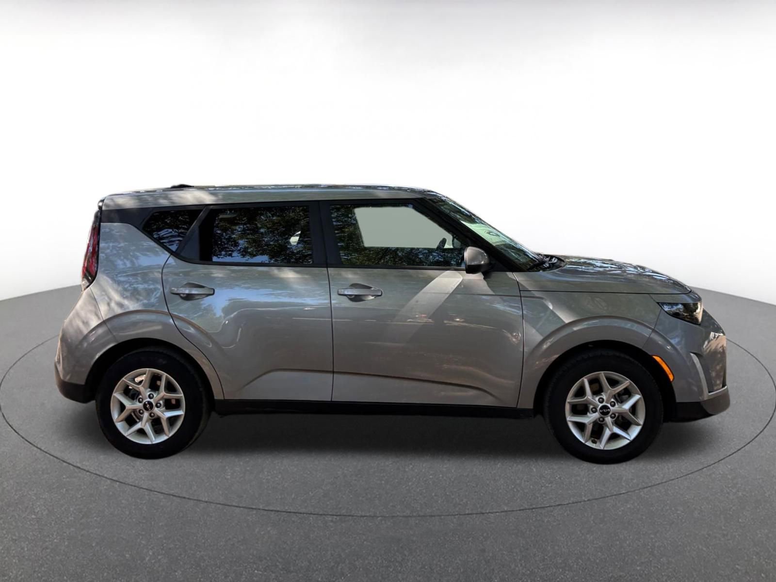 Used 2025 Kia Soul LX w/ LX Technology Package FWD image 8