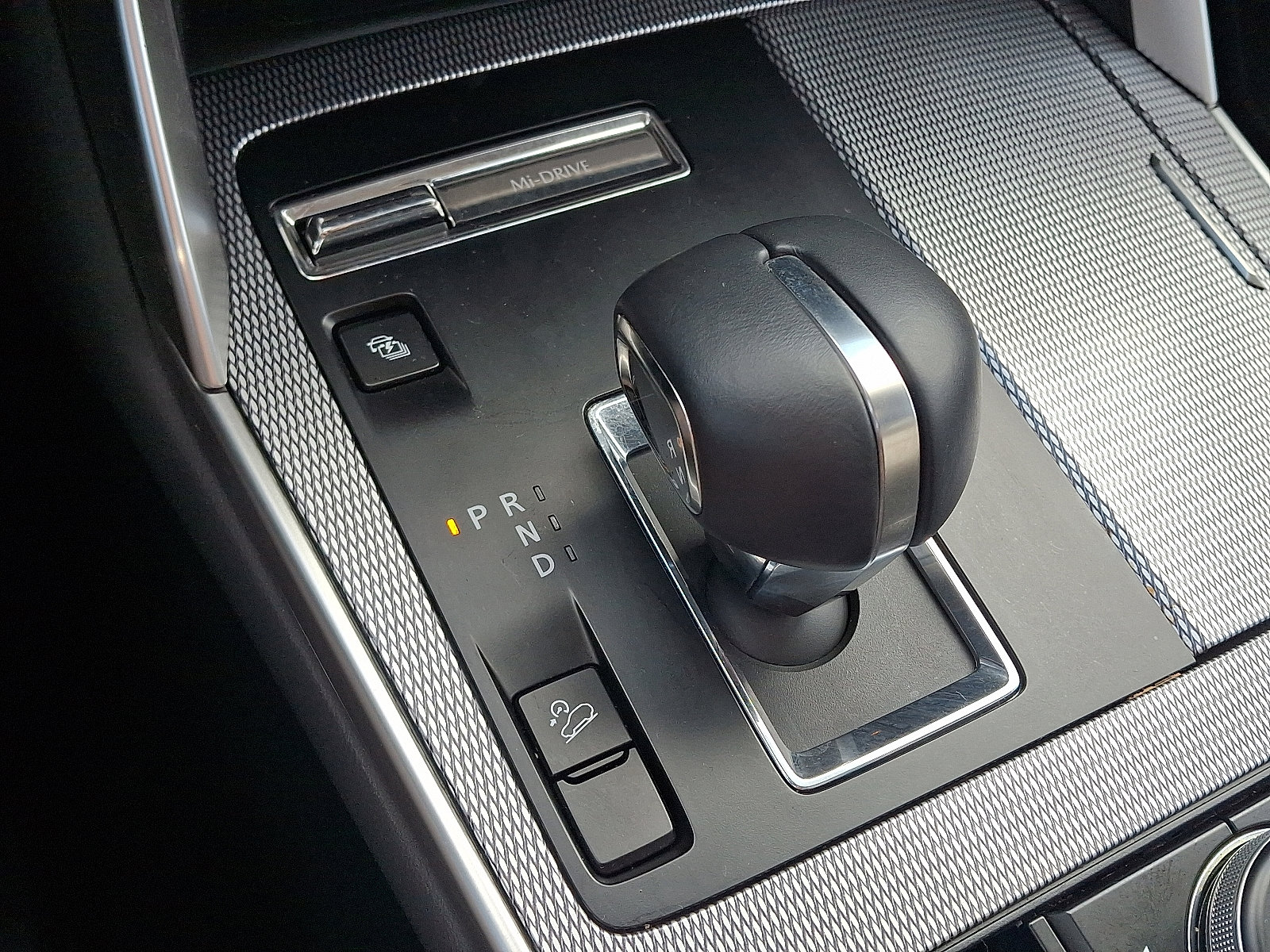 Certified 2024 MAZDA CX-90 Plug-In Hybrid w/ Premium Pkg image 18