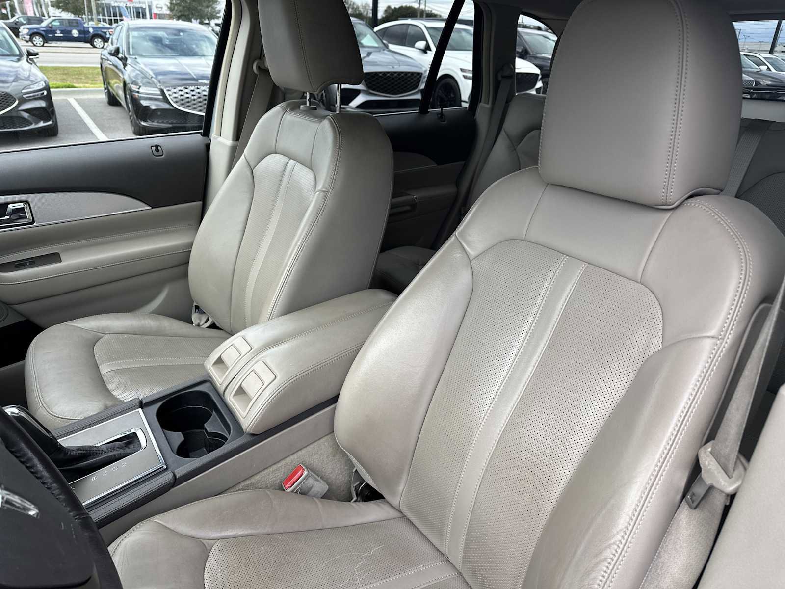 Used 2012 Lincoln MKX FWD w/ Class II Trailer Tow Pkg image 22