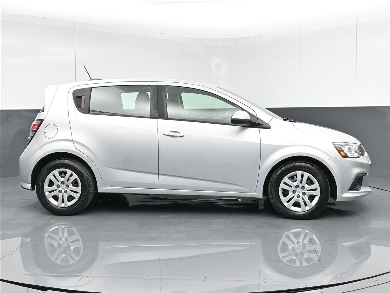 Used 2020 Chevrolet Sonic LT FWD image 4