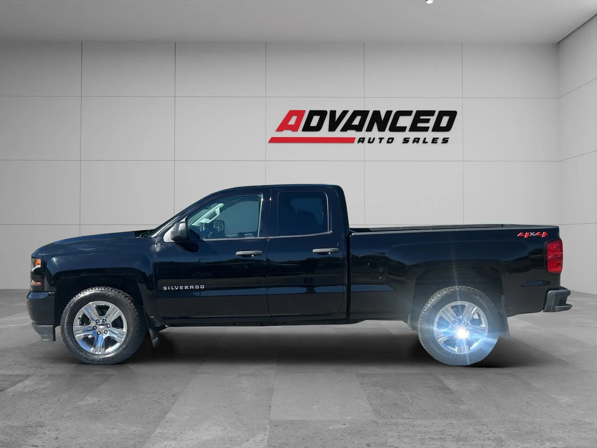 Used 2018 Chevrolet Silverado 1500 Custom w/ Trailering Package AWD/4WD image 7