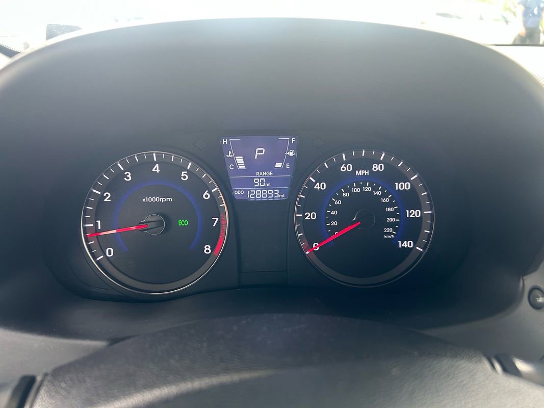 Used 2012 Hyundai Accent SE FWD image 12