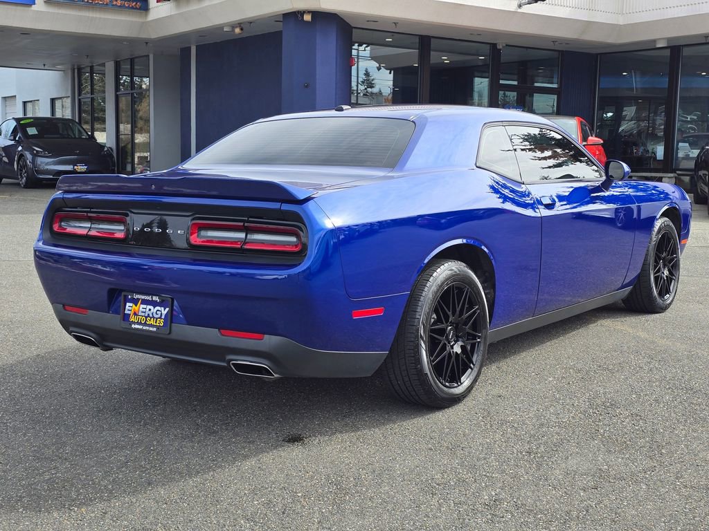 Used 2019 Dodge Challenger SXT image 4