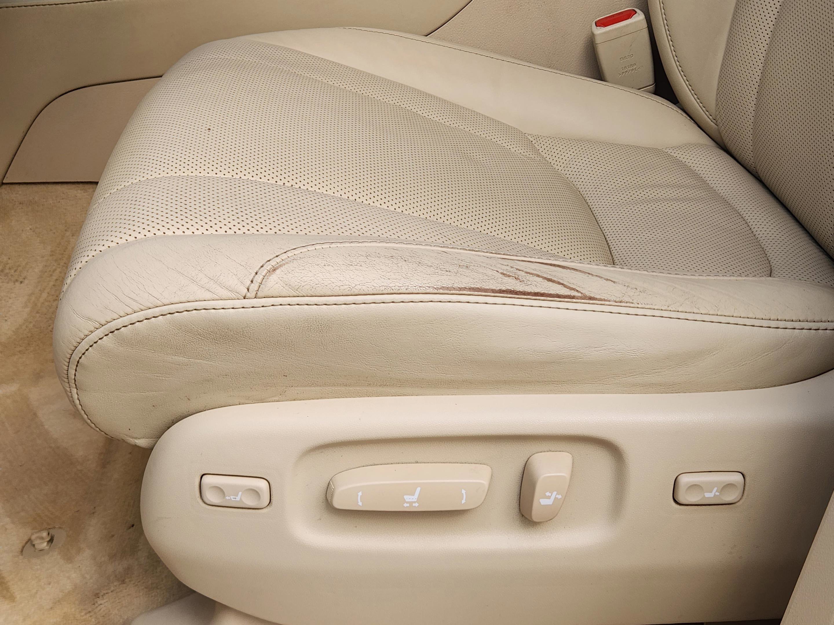 Used 2020 Lexus LX 570 4WD w/ Luxury Package image 5