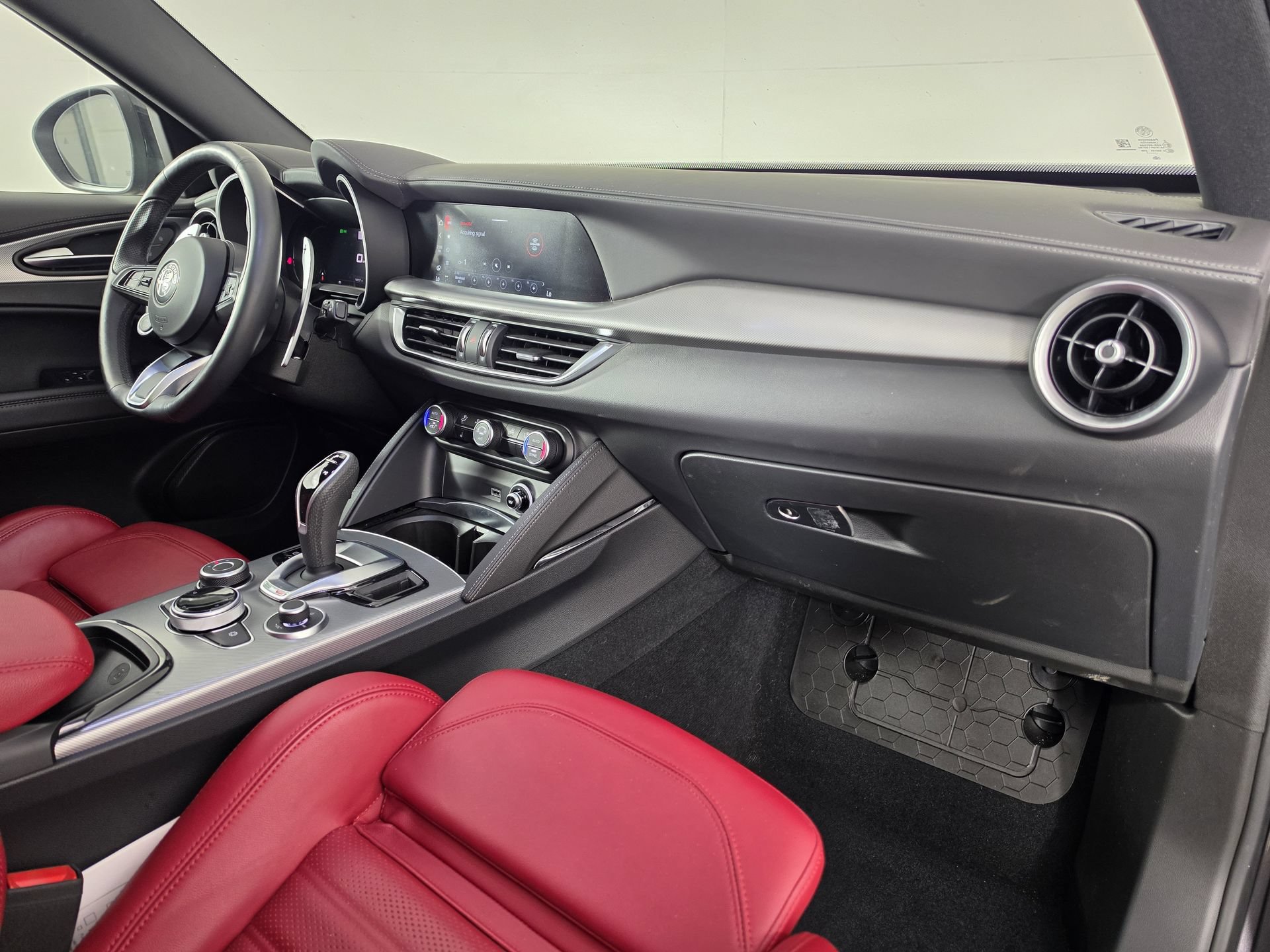 Used 2024 Alfa Romeo Stelvio Veloce AWD/4WD image 46