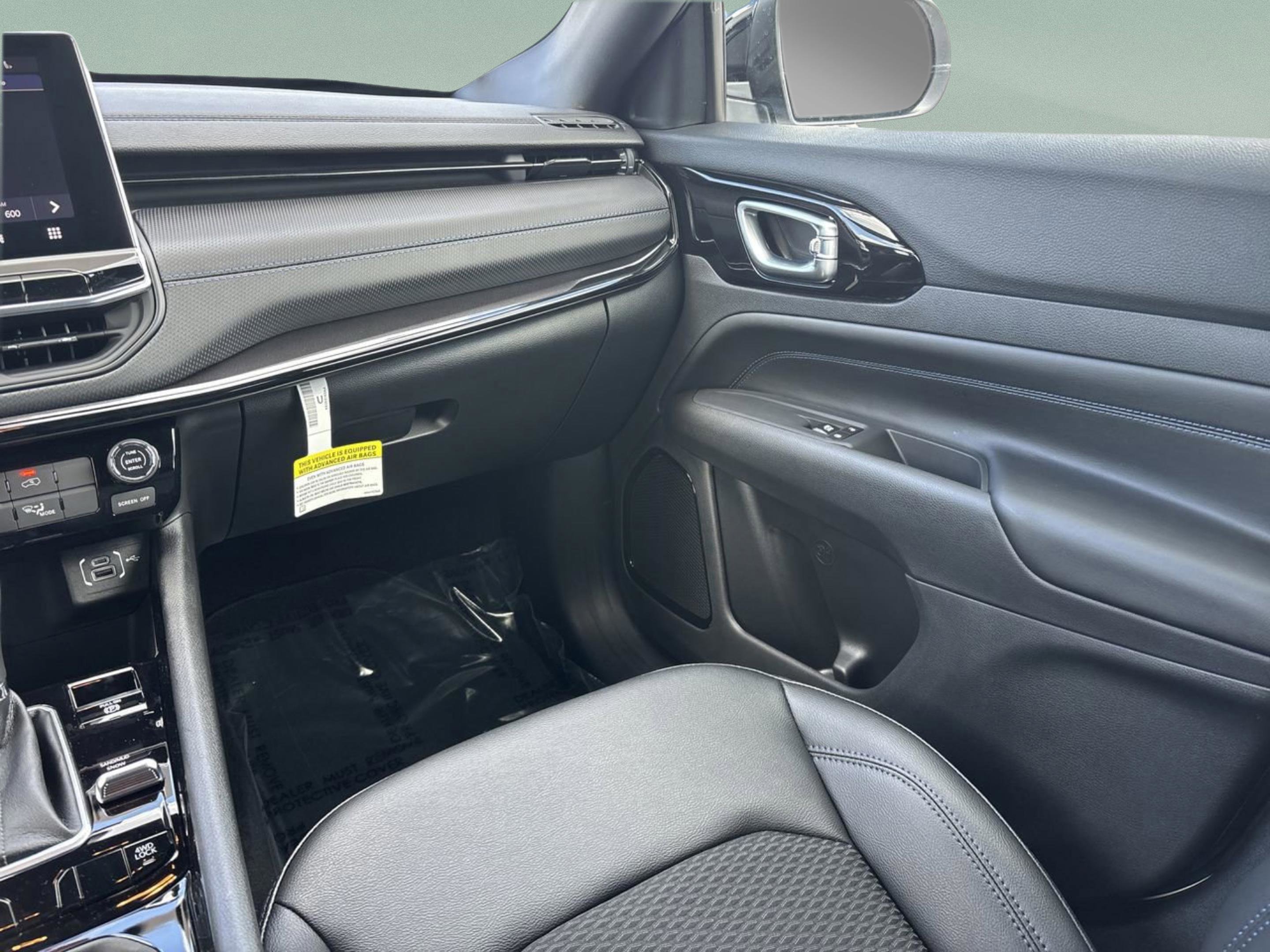 New 2026 Jeep Compass Latitude image 14