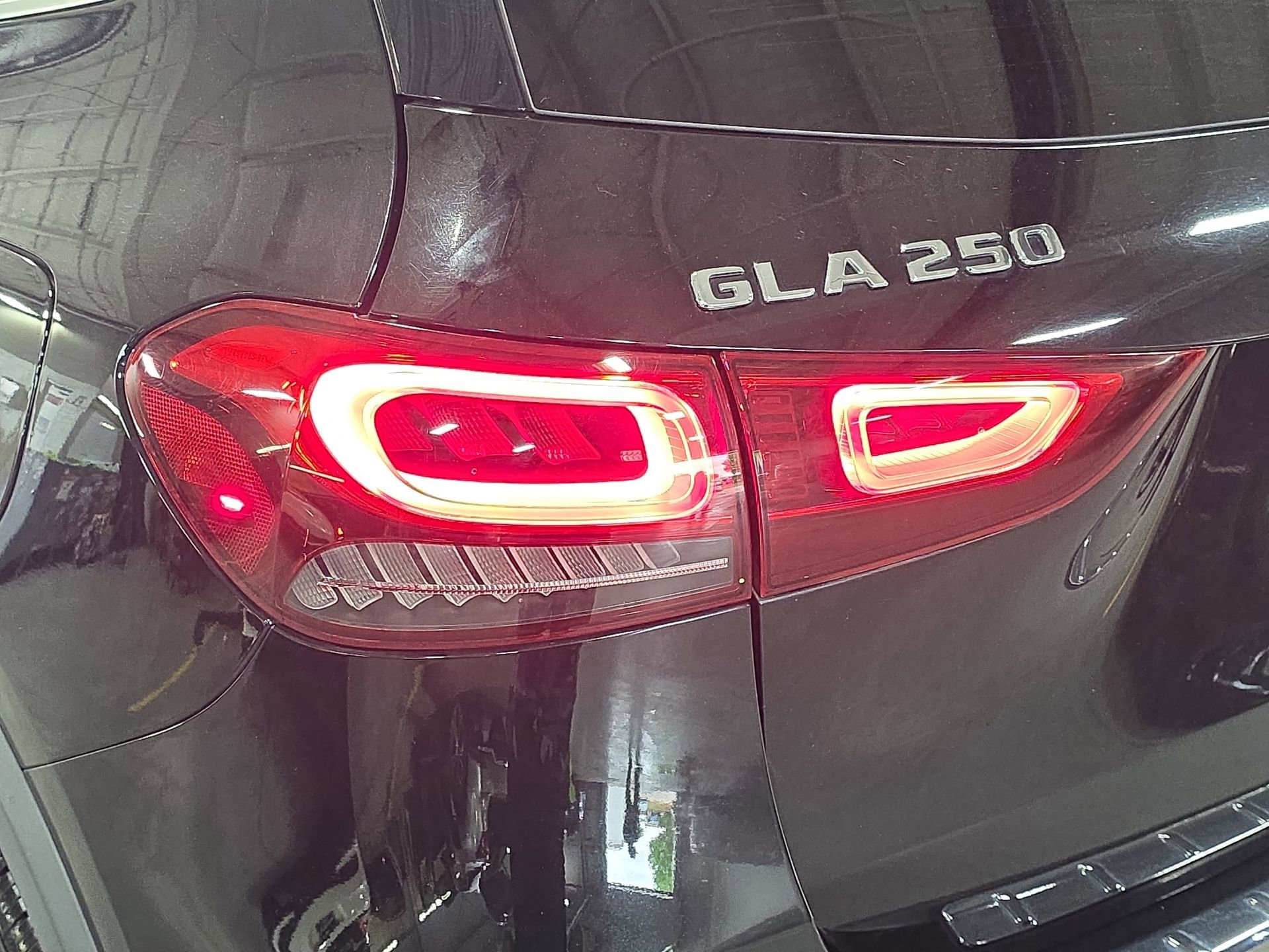 Used 2021 Mercedes-Benz GLA 250 4MATIC w/ AMG Line Exterior image 32