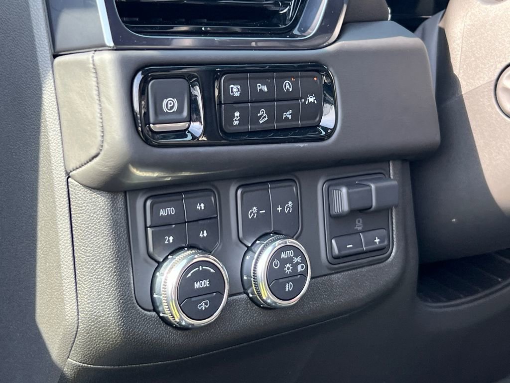 Used 2025 GMC Yukon AT4 Ultimate w/ LPO, Floor Liner Package AWD/4WD image 35
