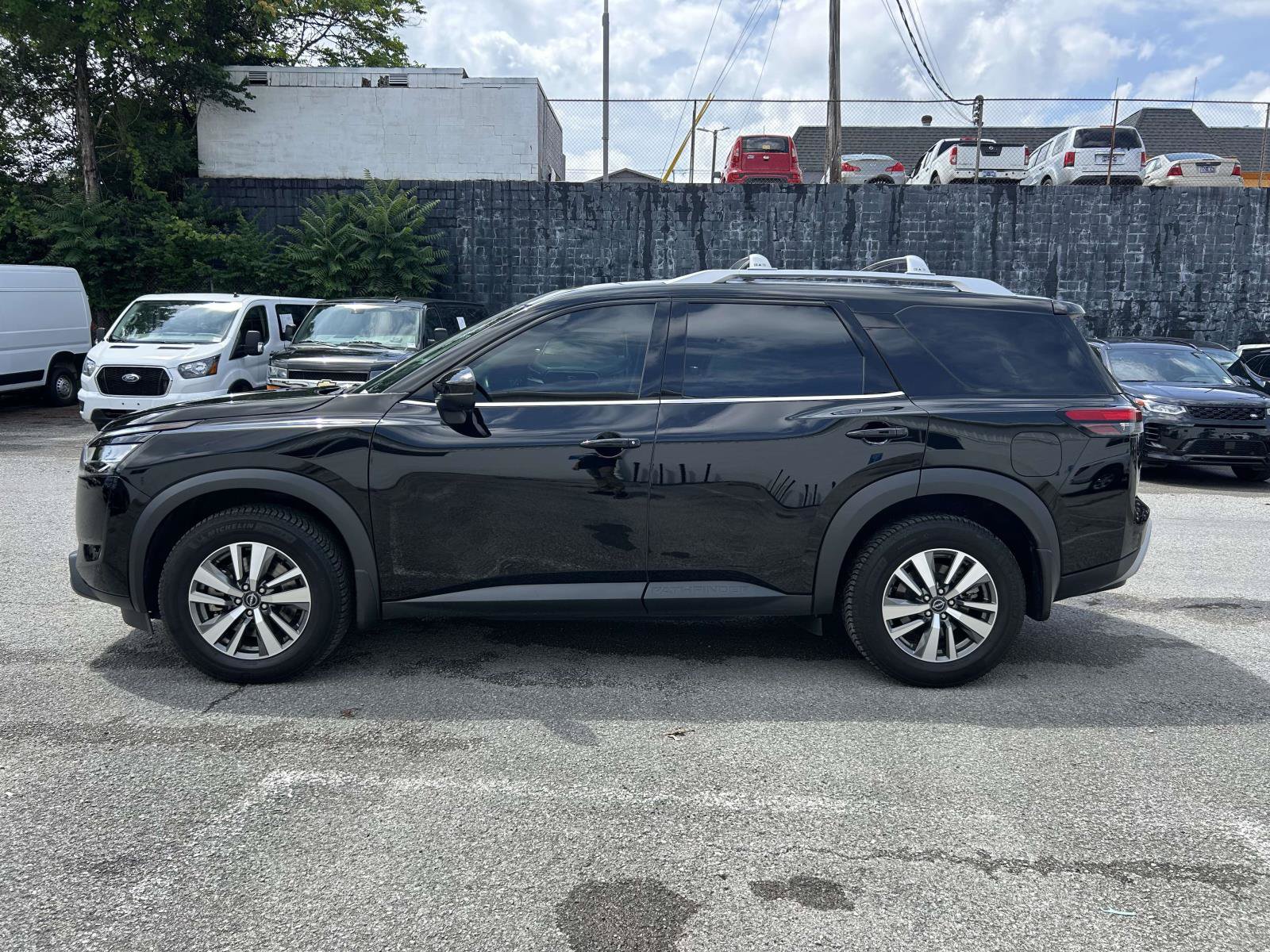 Used 2024 Nissan Pathfinder SL AWD/4WD image 6