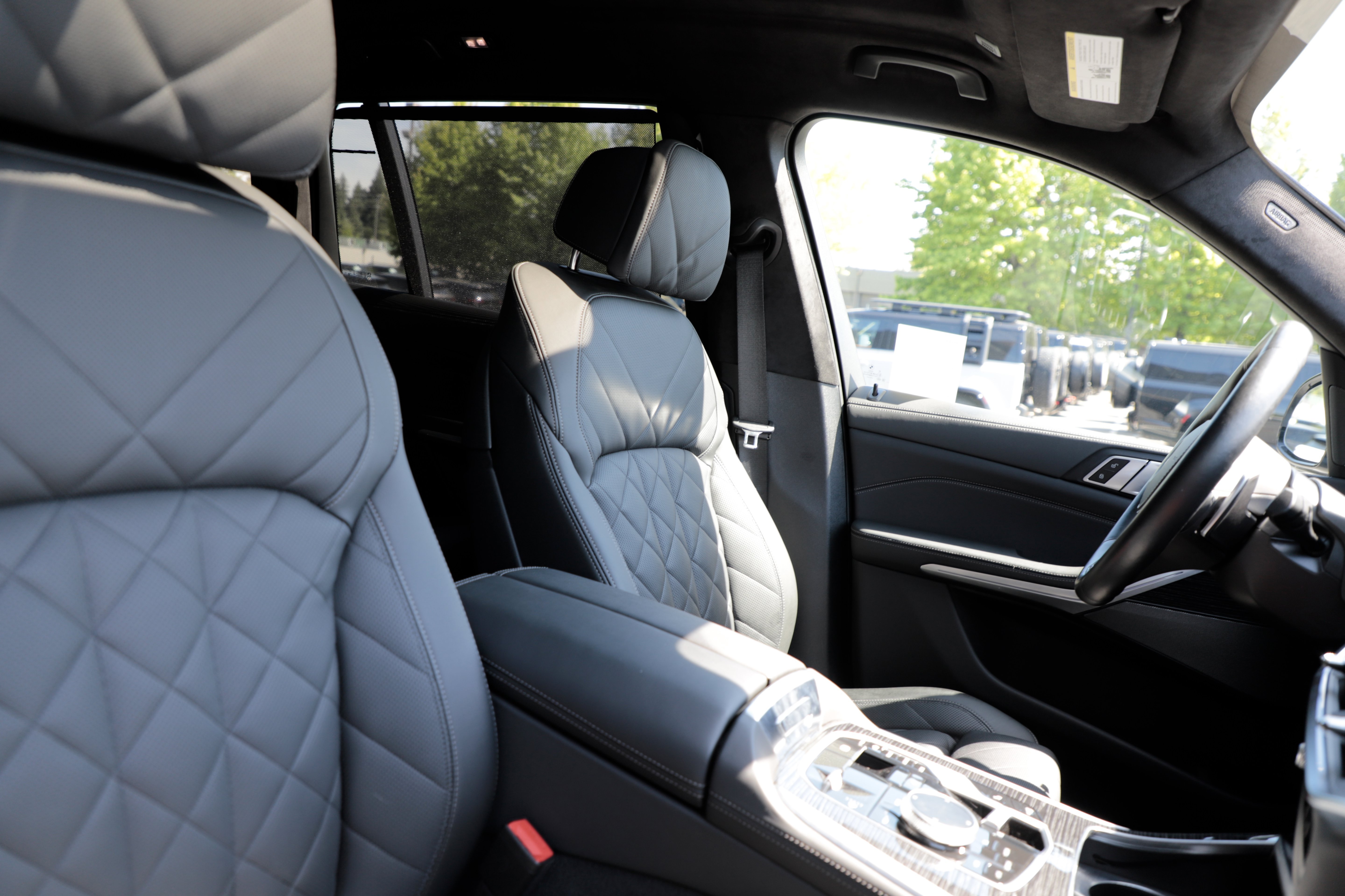 Used 2024 BMW X7 xDrive40i w/ M Sport Package AWD/4WD image 12