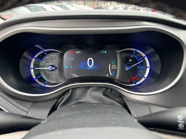 Used 2024 Chrysler Pacifica Select image 24