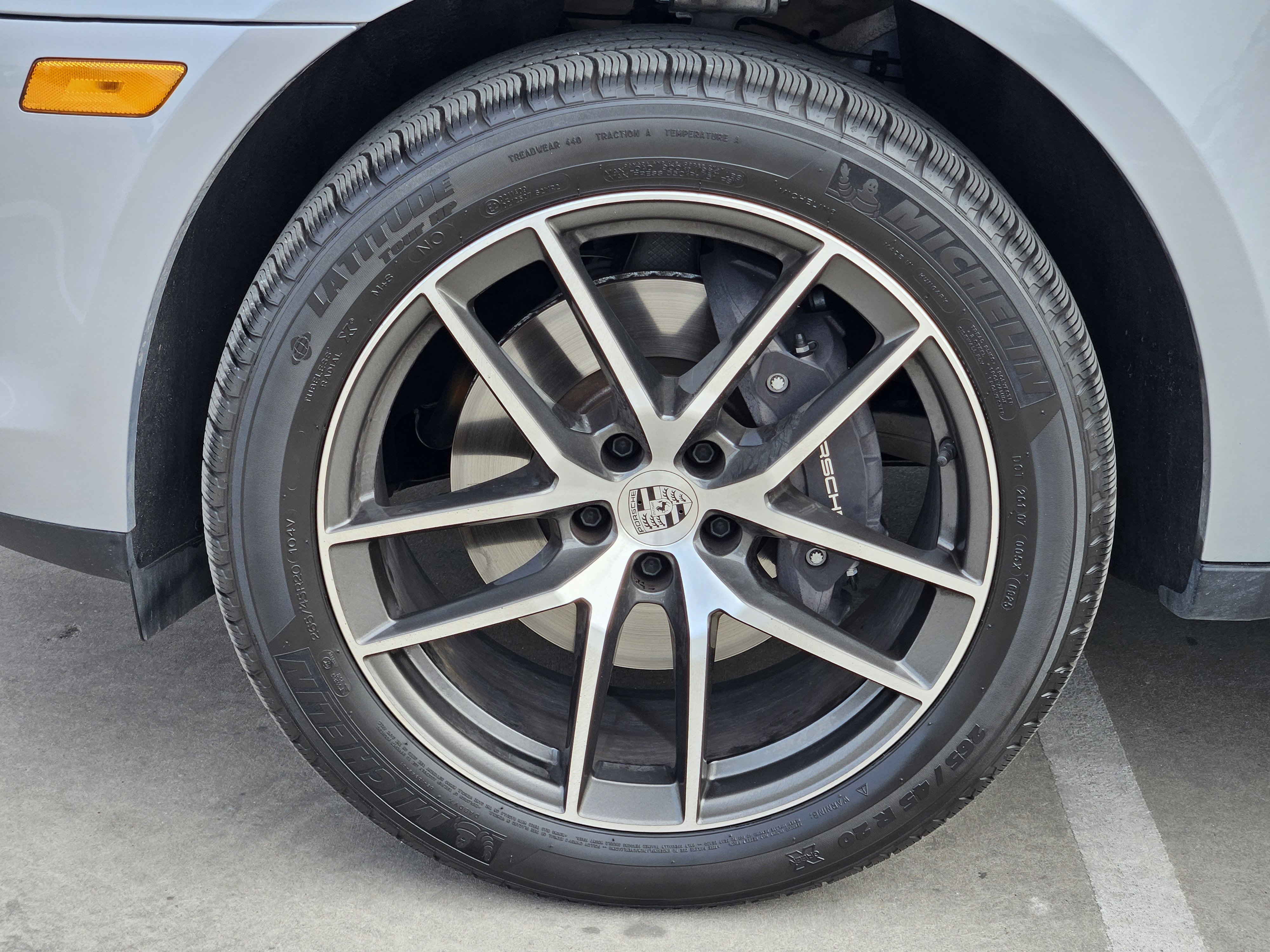 Certified 2025 Porsche Macan image 14