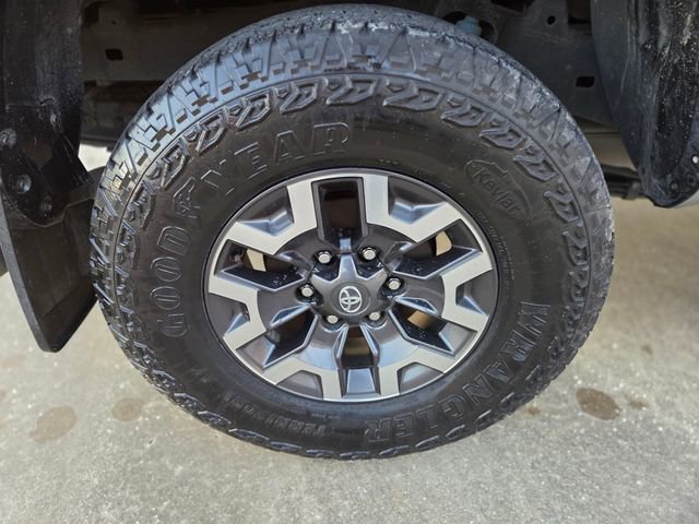 Used 2022 Toyota Tacoma TRD Off-Road image 14