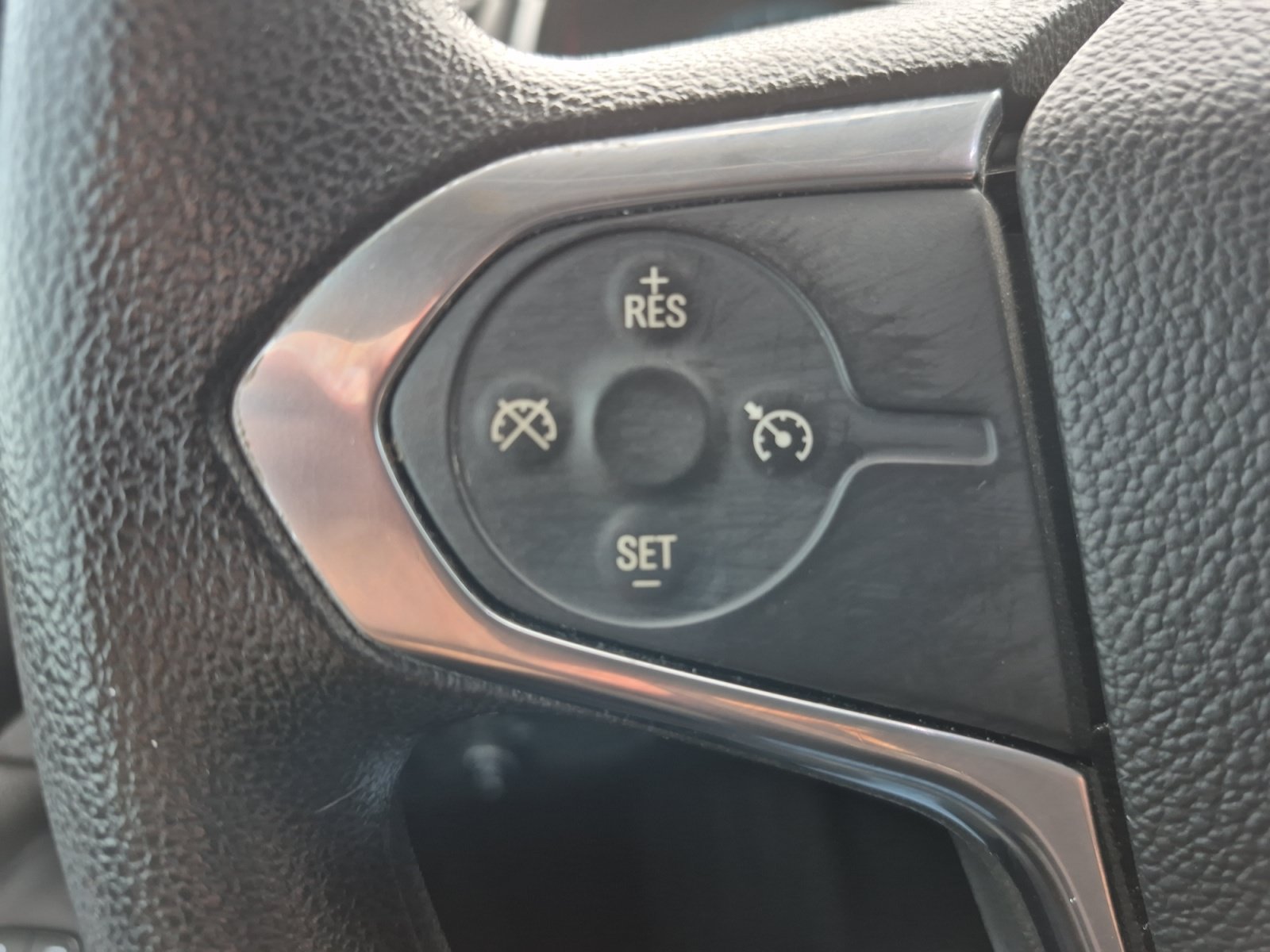 Used 2018 Chevrolet Traverse LS FWD image 26