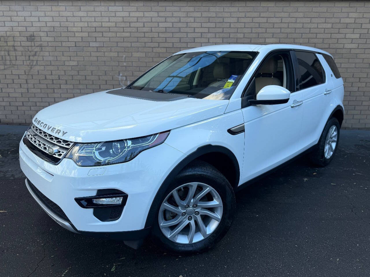 Used 2019 Land Rover Discovery Sport HSE AWD/4WD image 9
