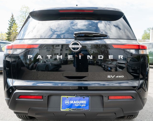 Used 2022 Nissan Pathfinder SV AWD/4WD image 7
