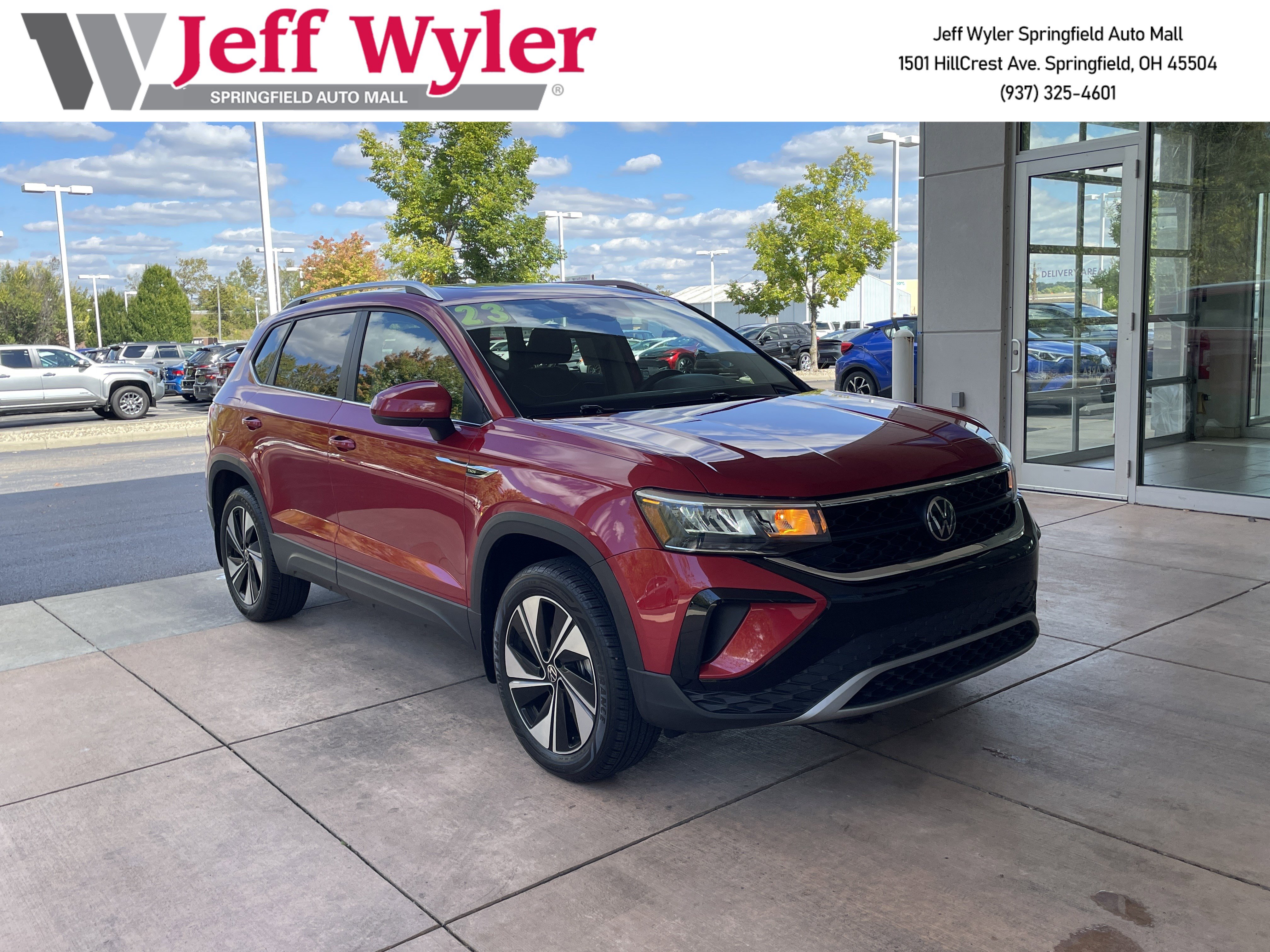 Used 2023 Volkswagen Taos SE w/ Panoramic Sunroof Package