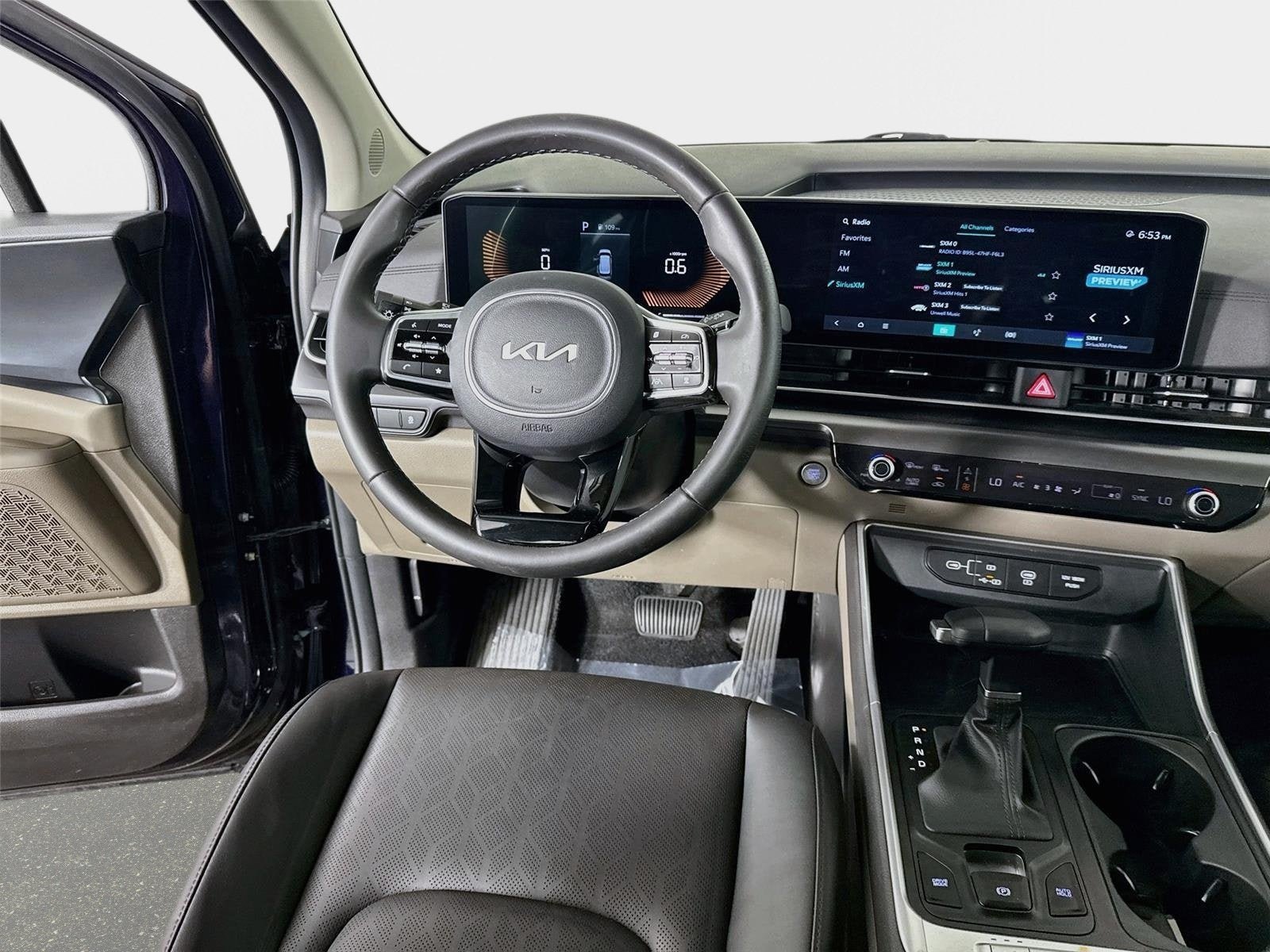 Certified 2025 Kia Carnival FWD image 23