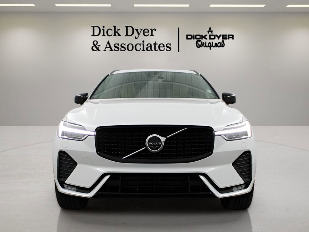 Used 2025 Volvo XC60 B5 Ultra image 8