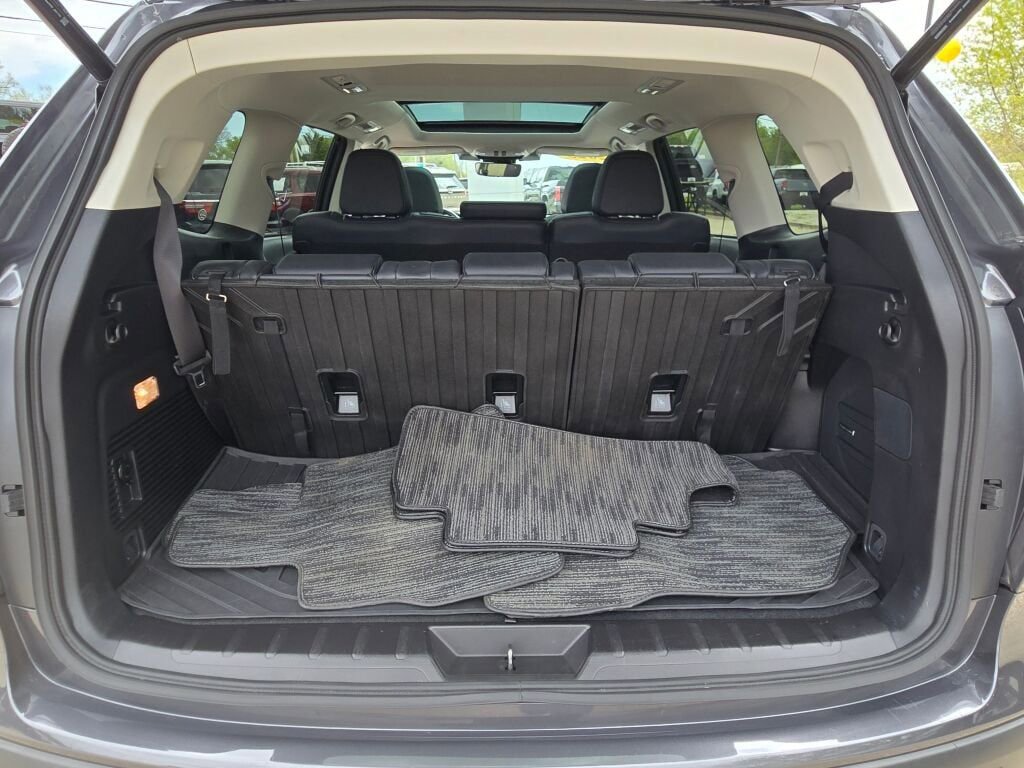 Used 2023 Subaru Ascent Limited w/ Technology Package AWD/4WD image 15