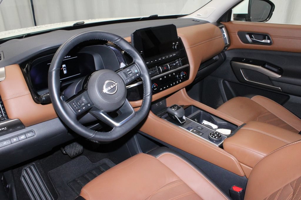 Used 2024 Nissan Pathfinder Platinum w/ Cargo Package AWD/4WD image 26