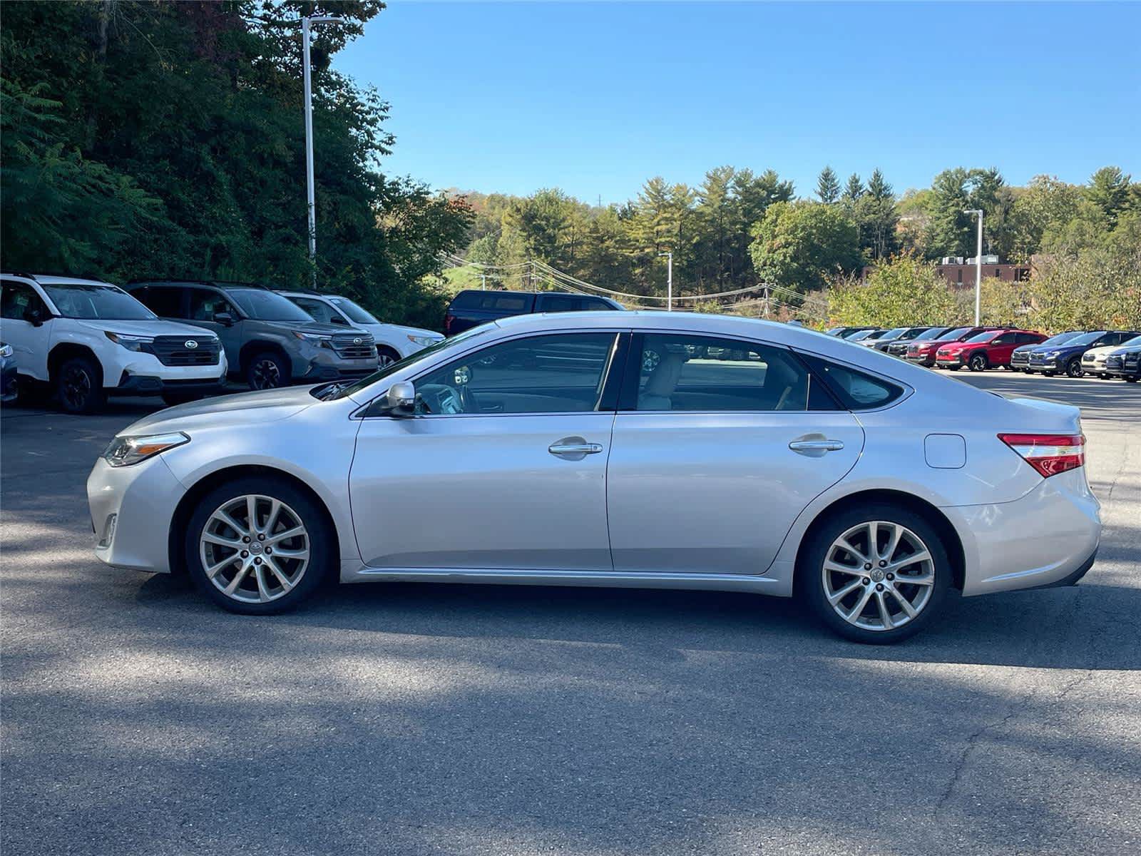 Used 2013 Toyota Avalon XLE Touring FWD image 2
