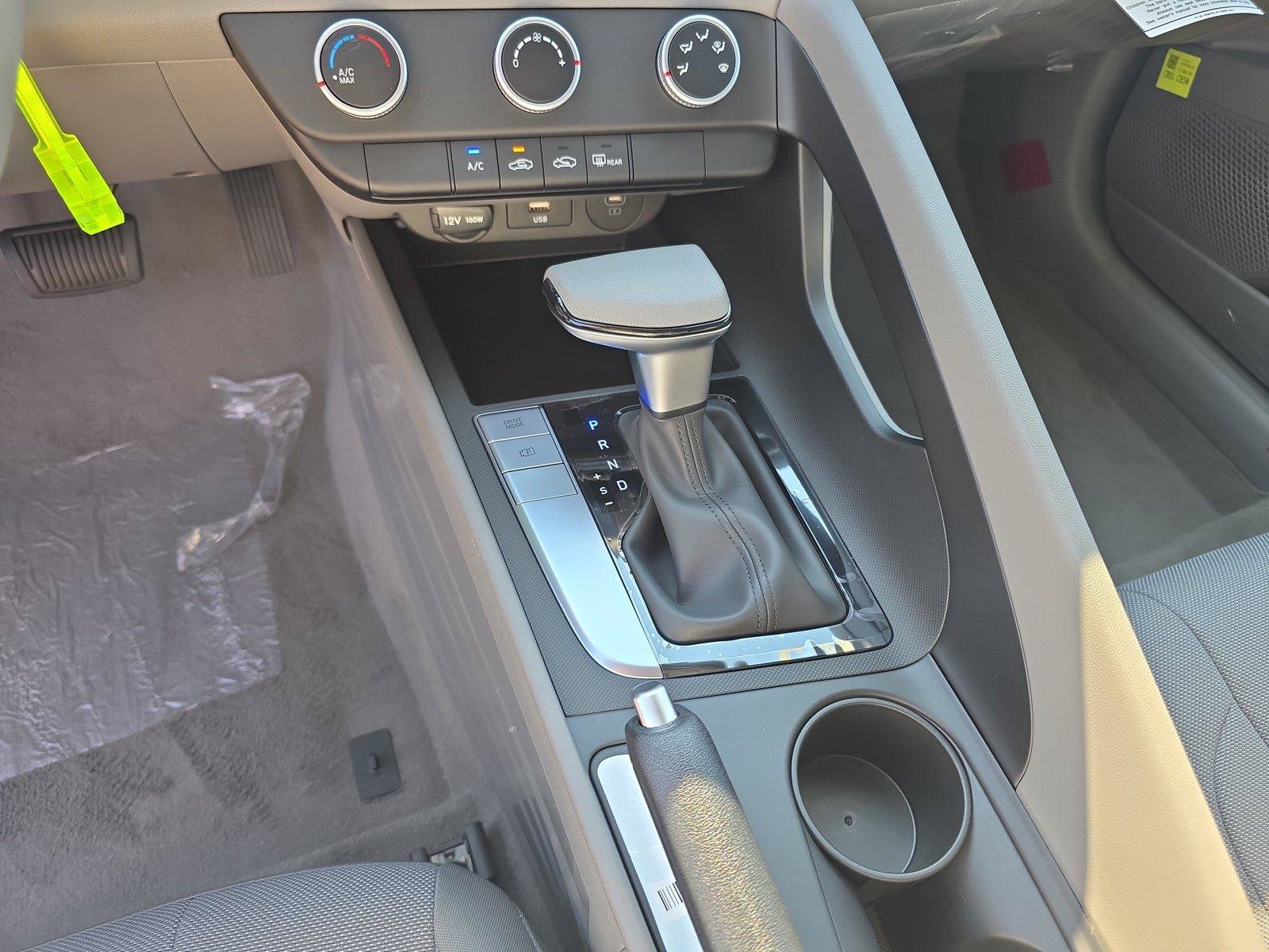 New 2026 Hyundai Elantra SE FWD image 18