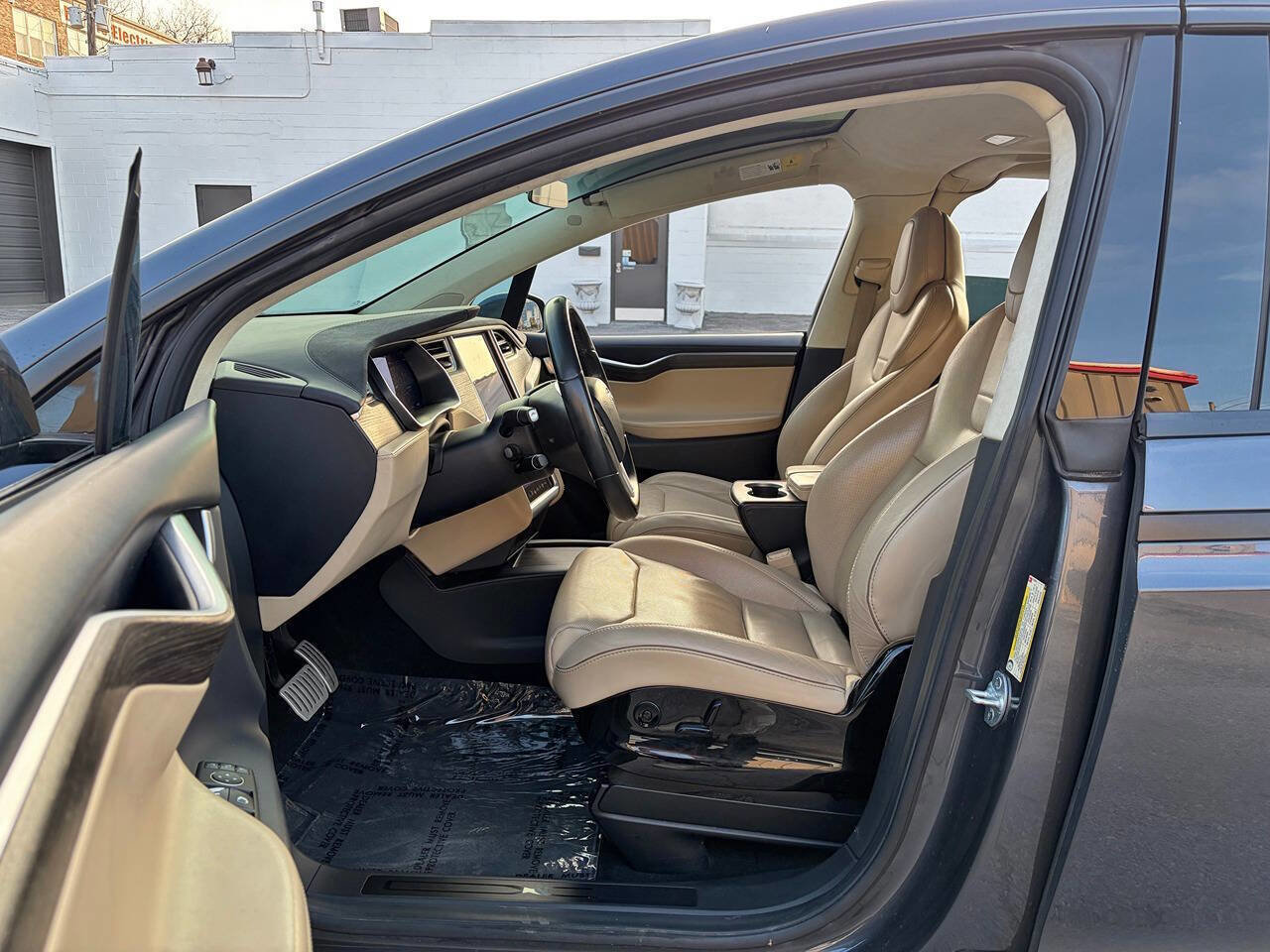 Used 2016 Tesla Model X 60D image 10