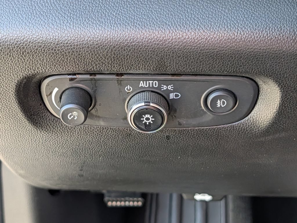 Used 2021 Chevrolet Traverse LT w/ LT Premium Package FWD image 24