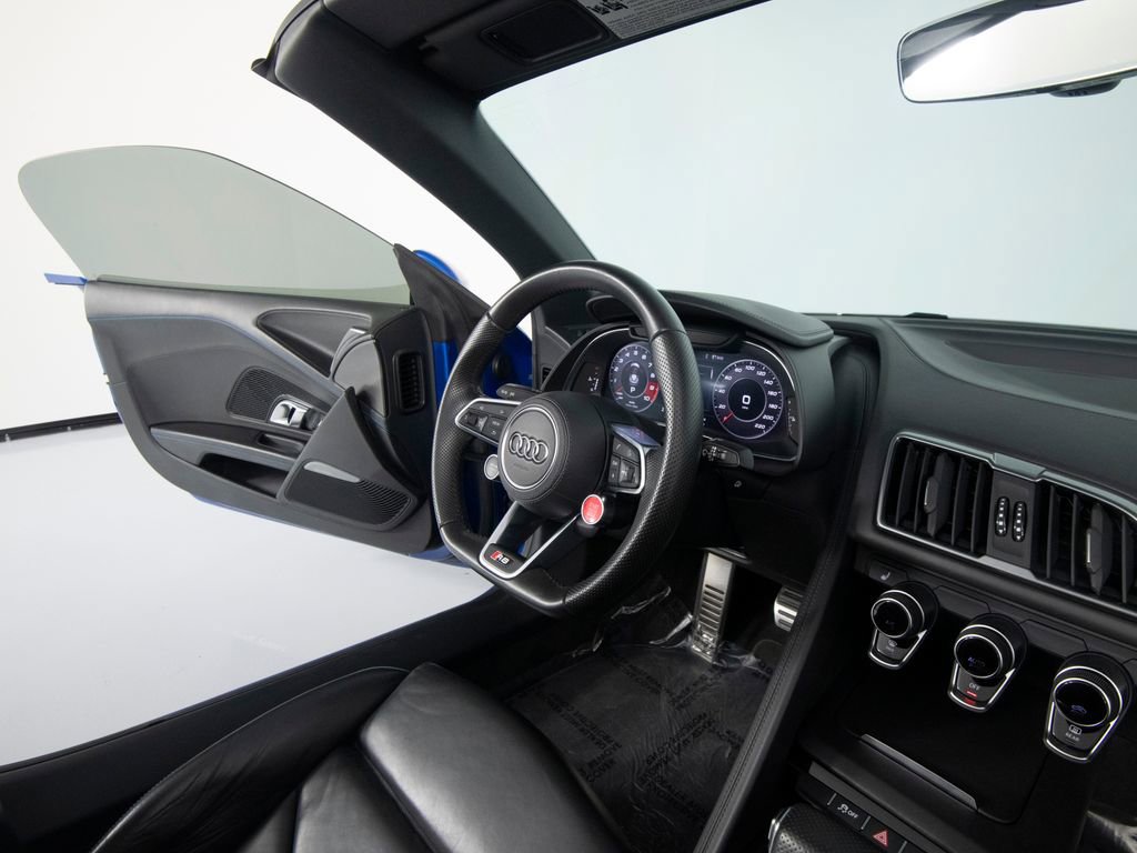 Used 2021 Audi R8 V10 w/ Premium Package RWD image 28