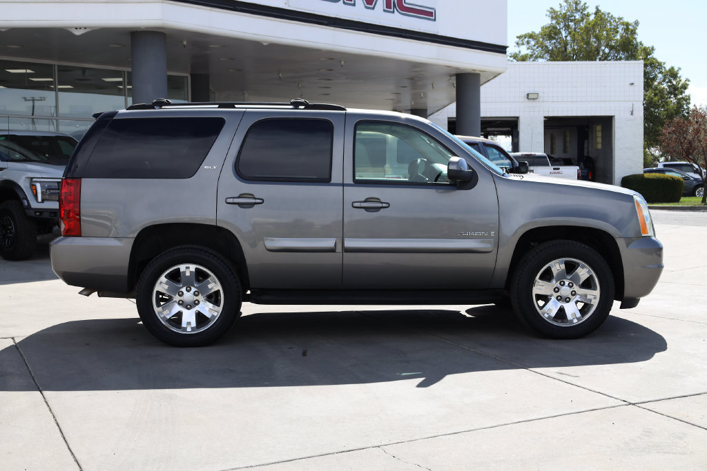 Used 2007 GMC Yukon SLT w/ SLT Preferred Equipment Group AWD/4WD image 7