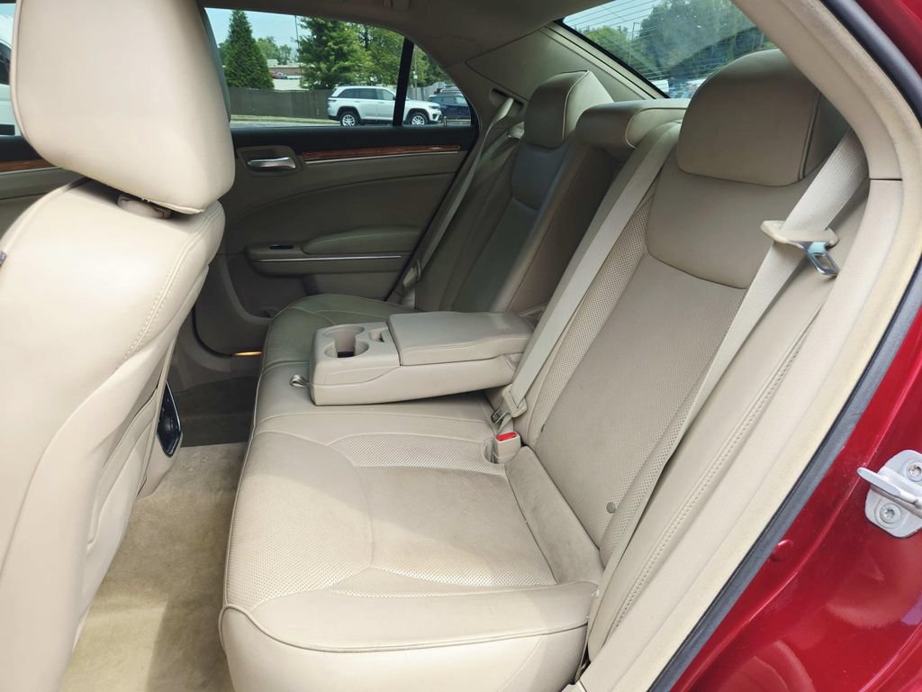 Used 2013 Chrysler 300 C RWD image 12