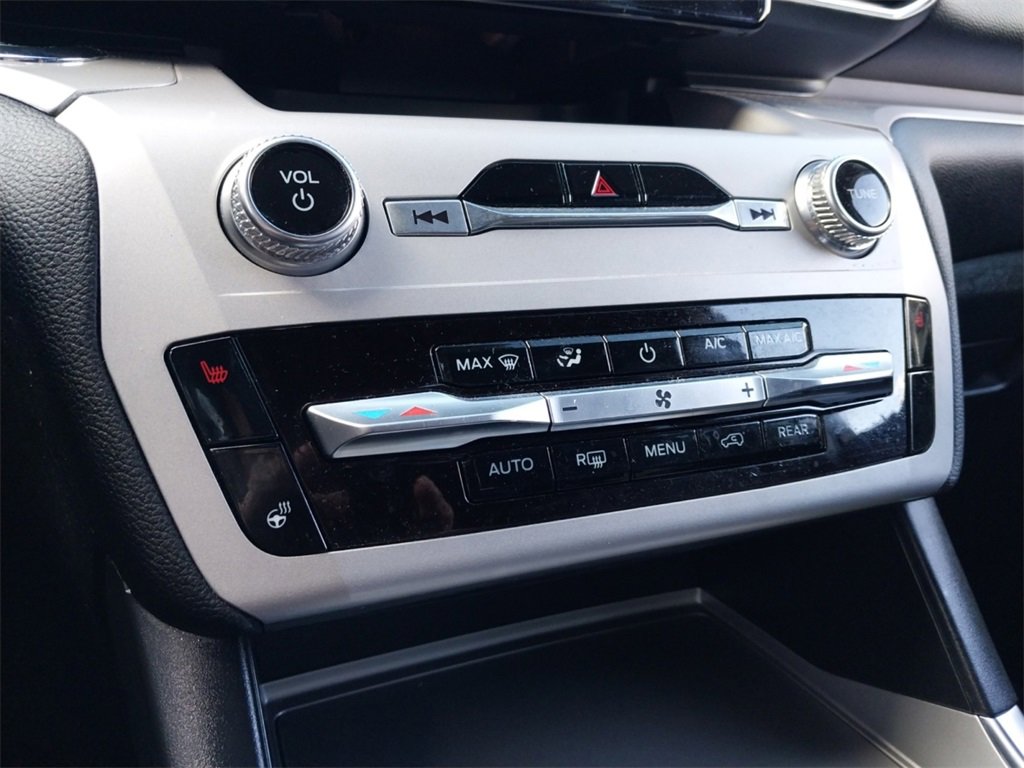 Used 2024 Ford Explorer XLT w/ Equipment Group 202A image 18