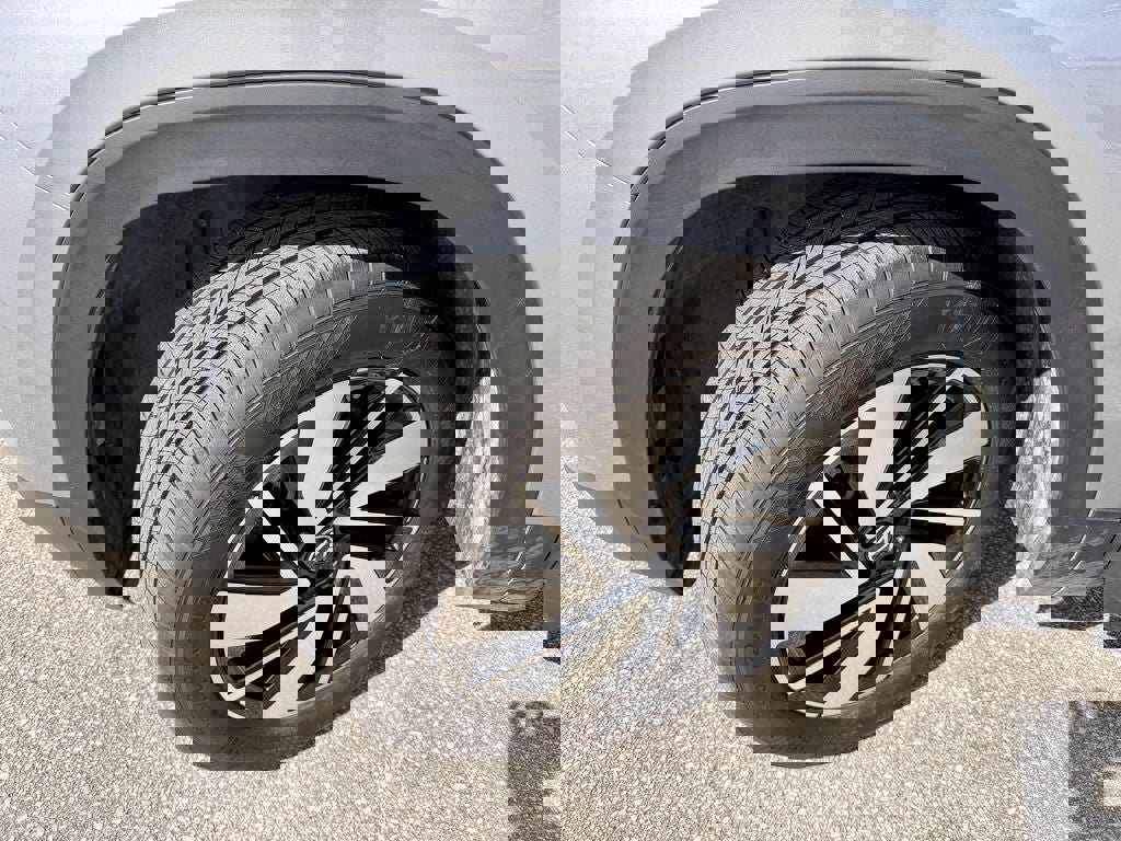 Used 2025 Volkswagen Atlas SE image 39