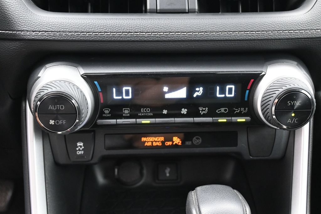 Certified 2020 Toyota RAV4 LE w/ Carpet Mat Package AWD/4WD image 21
