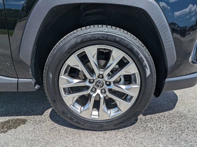 Used 2021 Toyota RAV4 XLE Premium FWD image 11